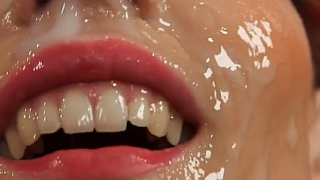 Tina Blade uživa u spermi dva kurca